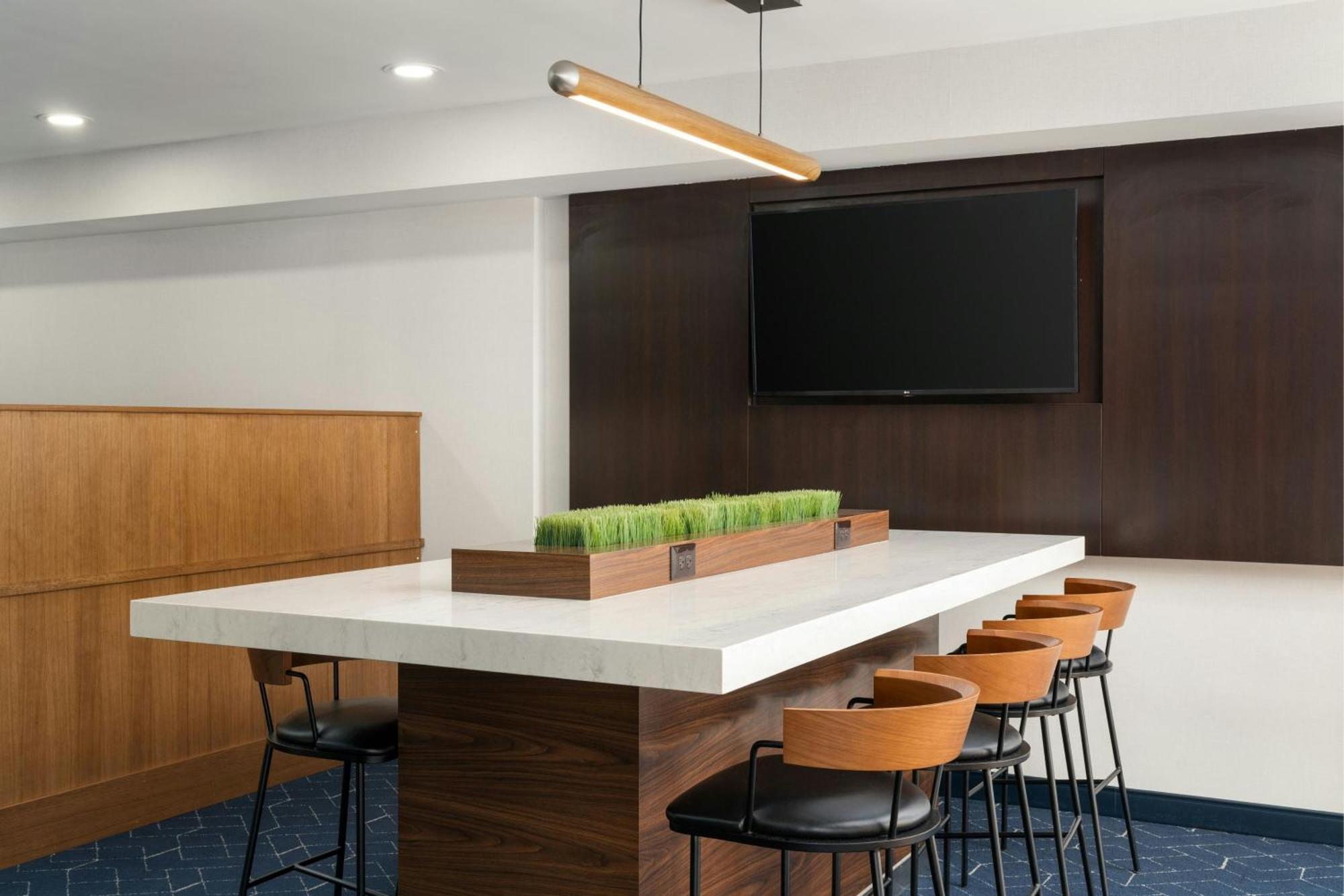 Courtyard By Marriott Fl